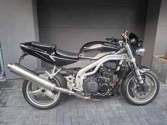 triumph speed triple 955i | 2004 | 33.000 km |