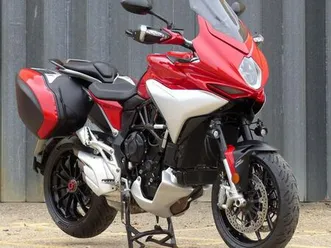 2018 mv agusta turismo veloce 800 lusso – stunning, fsh, excellent condition