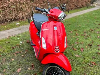 rote vespa sprint 50