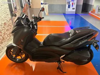 yamaha xmax 300 black – 2018 – 19 400 km – excellent état