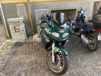 triumph 955 st sprint