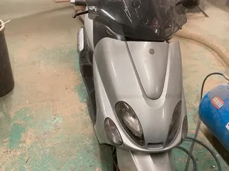 a vendre 2 scooters yamaha majesty 125 cm 500 pour les 2 scooters
