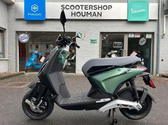 ② piaggio 1 25km/h matt black matt jade (nr.27)