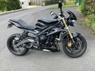 street triple black