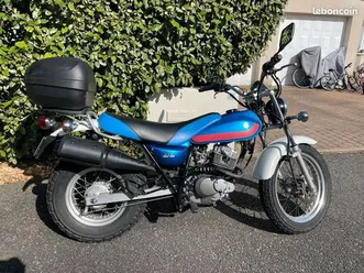 superbe suzuki van van 125 bi colore et faible km