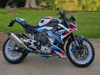 2023 bmw m1000r immaculate condition!