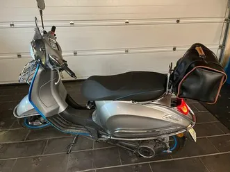 verkaufe vespa elettrica 45, neuwertig baujahr 2021