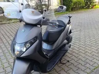 piaggio beverly 250 grigio