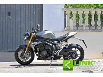 triumph speed triple rs 1200 rs