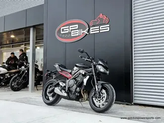 2022 triumph street triple r sapphire black