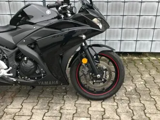 yamaha r3 wenig km/ akrapovic/ kzh.