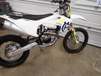 husqvarna fe501 with 943 miles 2019 model, amazing bike.