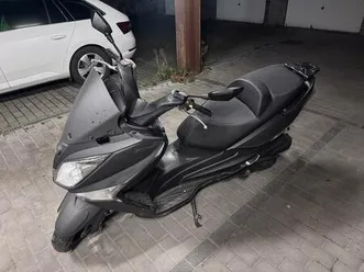 ② sym joymax 125i - +- 26 000 km bj 04/2008