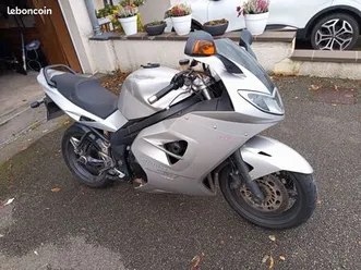 triumph sprint 1050 st abs