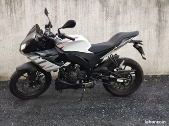 moto aprilia tuono 125