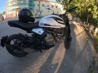 vendo moto morini seiemmezzo str (2022 - 25) usata a pignataro maggiore (codice 9888930) - moto.it