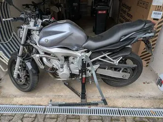 yamaha fz6n - leichter rutscher (optisch)