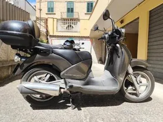 aprilia scarabeo 250