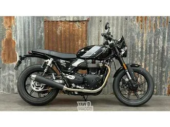 ② triumph speed twin 900