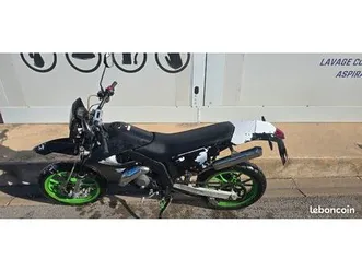 moto 50 cc – supermot’ / enduro – bon état mécanique, carénages à revoir