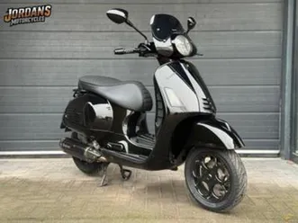 vespa gts super 300 hpe black edition akrapovic (bj 2022) — motoren | overige merken — marktplaats