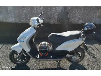 scooter piaggio fly 50 + 2 casques