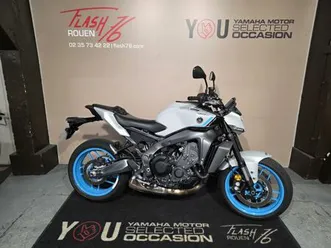 yamaha mt-09 2025 890 cm3 | moto roadster | 175 km | gris | 76100 rouen
