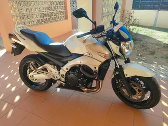 suzuki gsr600 (72kw) alcantarilha e pêra