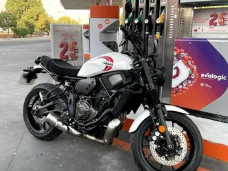 vendo yamaha xsr 700 praticamente nova, modelo 2025 ajuda