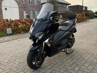 ② tmax 530 de 2017 avec feuille rose prêt à être immatriculé