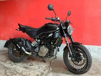 husqvarna svartpilen 125 con 130km