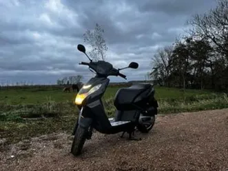 peugeot kisbee 2021 - 11510 km - schade links — scooters | peugeot — marktplaats