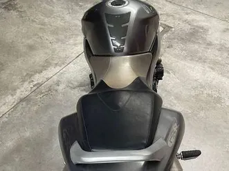 suzuki gsr 600 argento