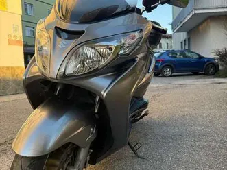 suzuki burgman 400 grigio