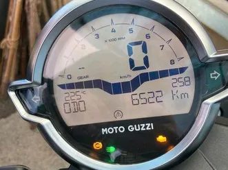 moto guzzi v 7 stone