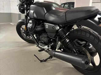 moto guzzi v7 stone