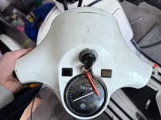 reparaturwürdige schöne vespa p80x mit d.r. satz 135 ccm bj.1982