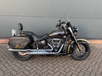 2017 harley-davidson softail heritage flhcs solid colour (18my) custom/cruiser petrol manual