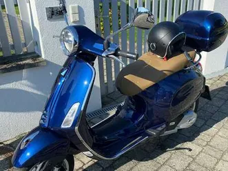 primavera e4 iget 2020 + 2 vespahelme