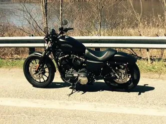 2015 harley-davidson iron 883 sportster — 2,200 miles — $3,500 (clean