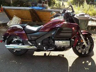 2014 honda valkyrie red mettallic 350 miles