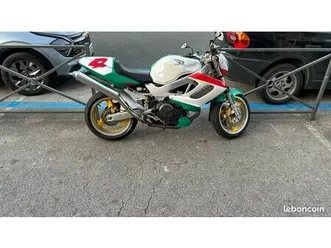 1000 vtr street bike