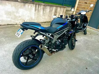 triumph speed triple 1050 rs