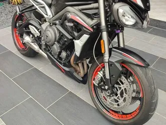 triumph street triple rs