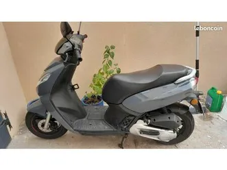 scooter peugeot kisbee
