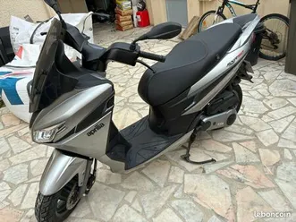 scooter aprilia sxr 50