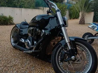 suzuki 1800 intruder show bike gros pneu 300