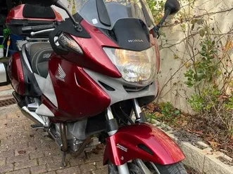 honda deauville 700 premiere main 2013 19,200km