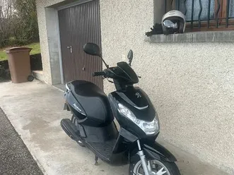 peugeot kisbee 50 4t parfait état avec accessoires