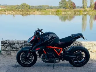 ktm 1290 superduke r